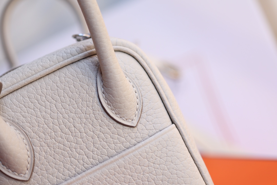 에르메스 미니 린디백19 나타 화이트 은장 끌레망스 가죽